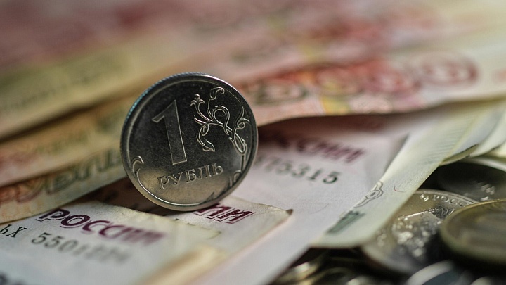 Семь крупнейших российских банков снизили ставки по вкладам