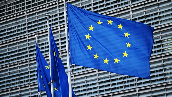 СМИ: ЕК предложит снизить потолок цен на нефть для стран G7
