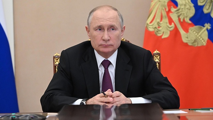 Путин отметил сокращение производства комбайнов и тракторов