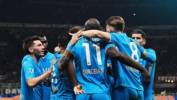 "Наполи" одержал пятую победу подряд в Серии А, обыграв "Милан"