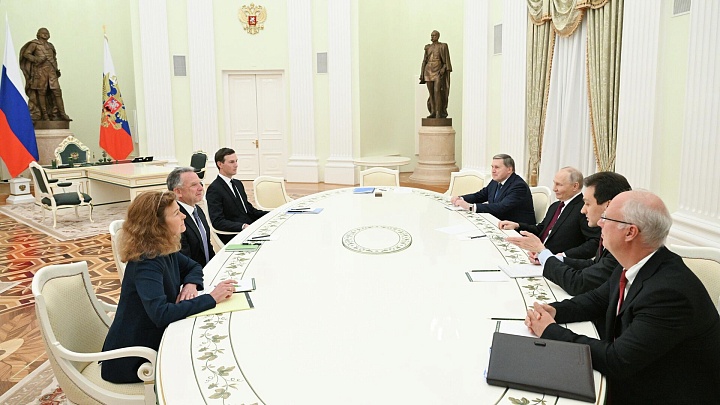 Российский рынок акций снижается после переговоров Путина и Уиткоффа