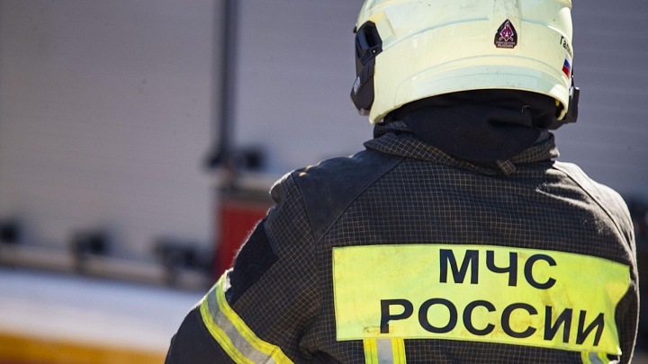 В Волгоградской области вспыхнул пожар после падения обломков беспилотника