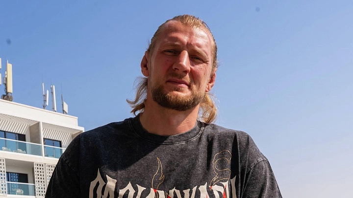 Волков вышел на поединок на UFC 328 под "Катюшу"