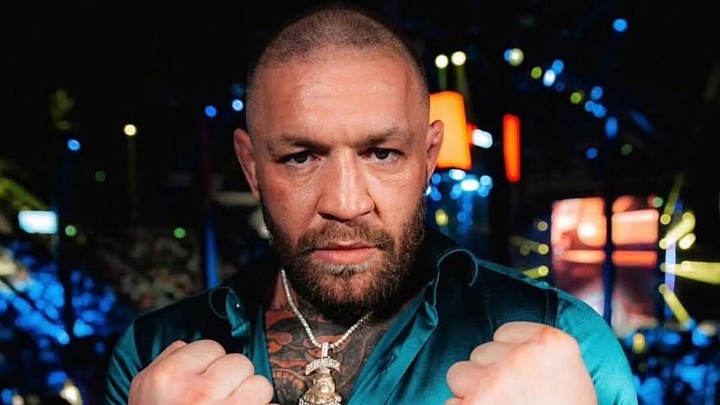 Макгрегор вернется в UFC и проведет в июле бой с Холлоуэем, пишут СМИ